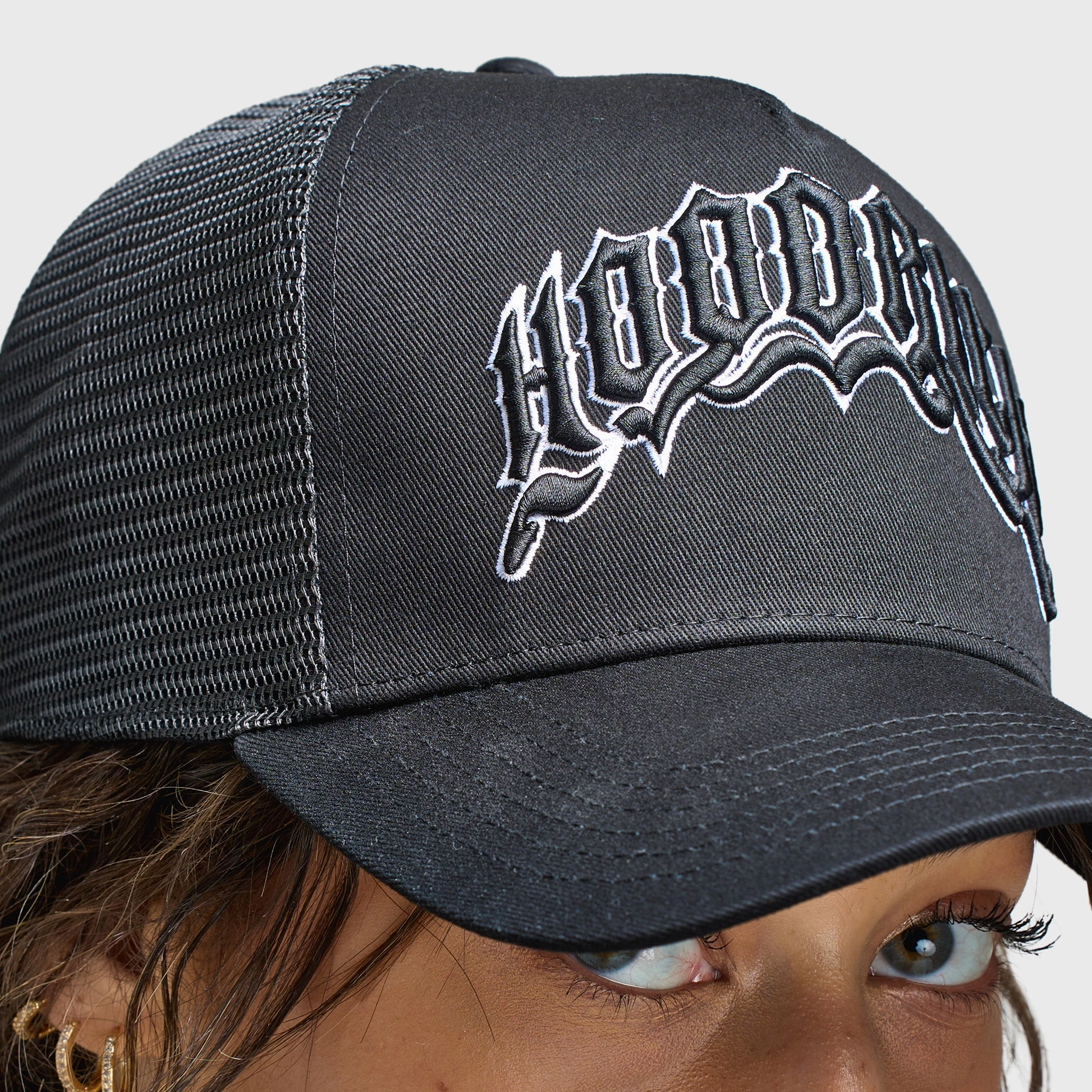 Hoodrich Ritual 5 Panel Trucker Cap Black / Grey