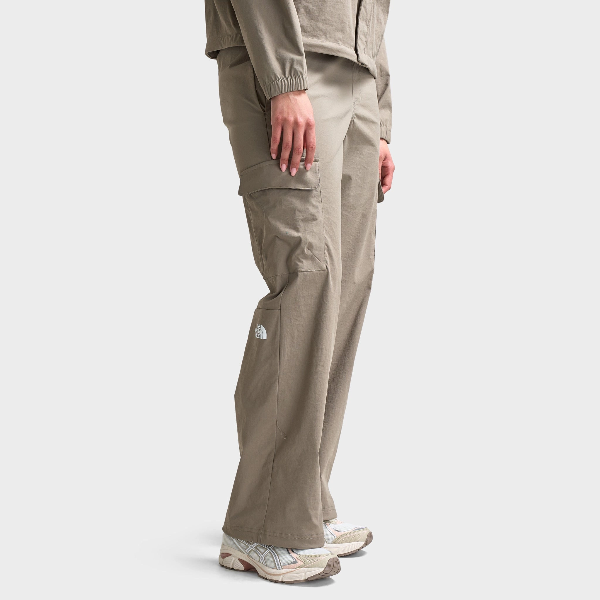 The North Face Women's Highwaist Cargo Pants / Brown