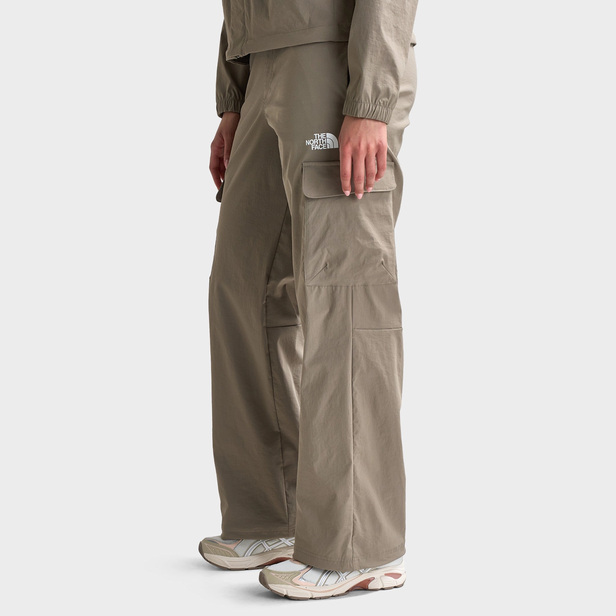 The North Face Women's Highwaist Cargo Pants / Brown